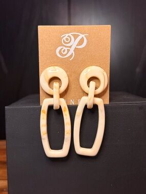 Plunder Creme Marbled Tone Resin Link Drop Earrings